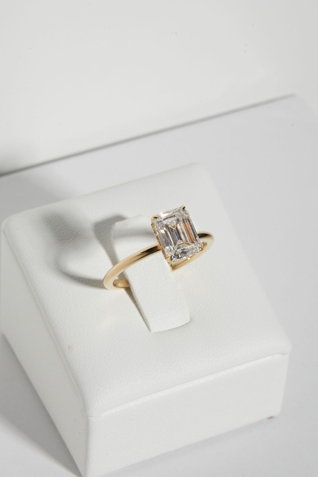 1.5ct Emerald Solitaire Engagement Ring 18k Yellow Gold with Hidden Halo