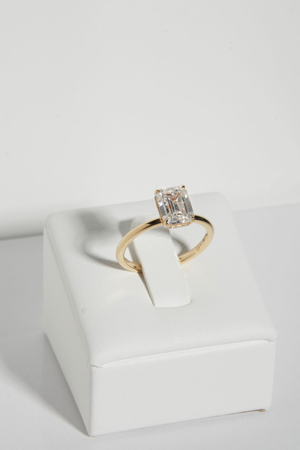 1.5ct Emerald Solitaire Engagement Ring 18k Yellow Gold with Hidden Halo