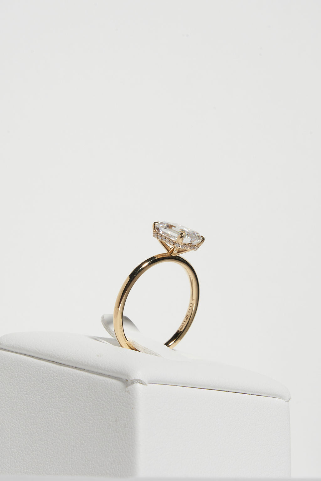 1.5ct Emerald Solitaire Engagement Ring 18k Yellow Gold with Hidden Halo