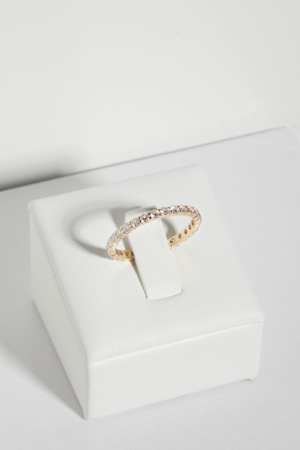 Medium Pavé Round Wedding Band