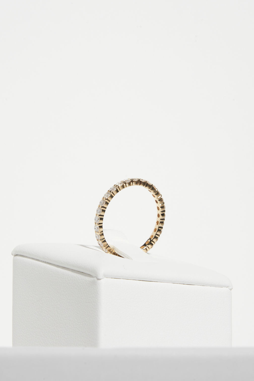 Medium Pavé Round Wedding Band
