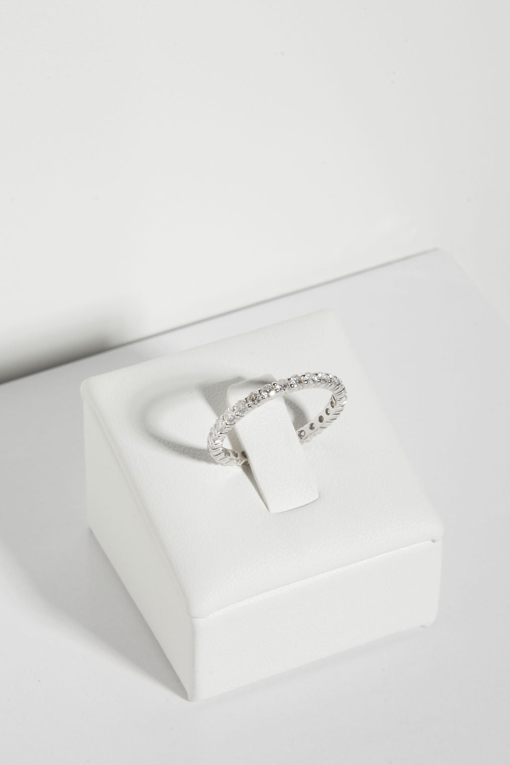 Medium Pavé Round Wedding Band