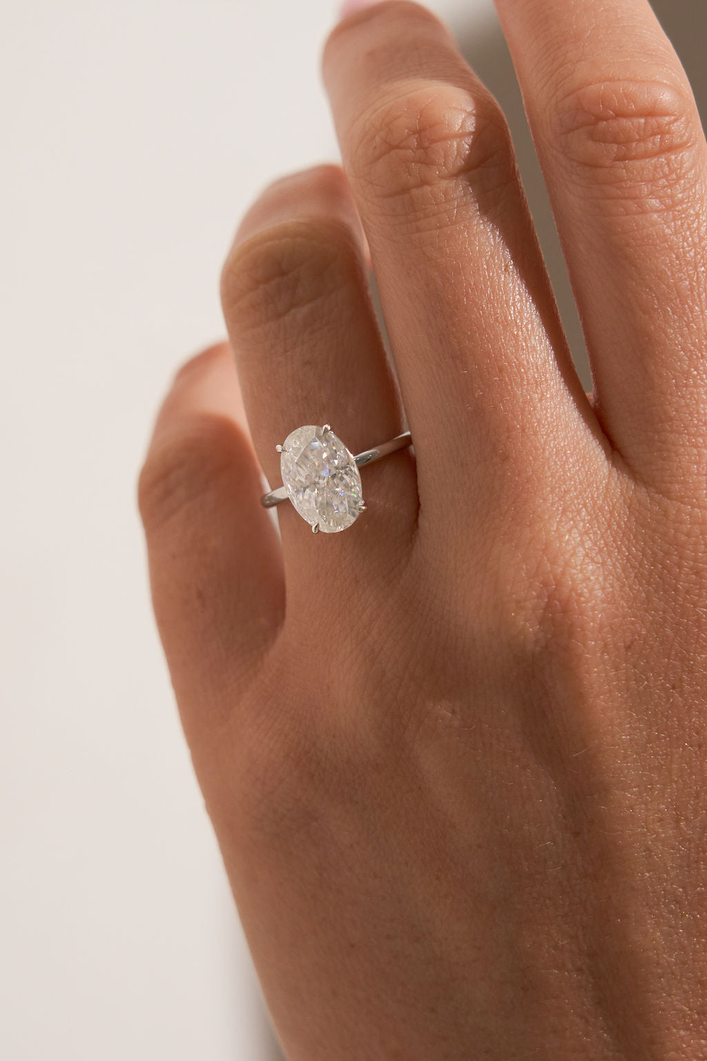 4.5ct Oval Solitaire set in 18k White Gold, Size J