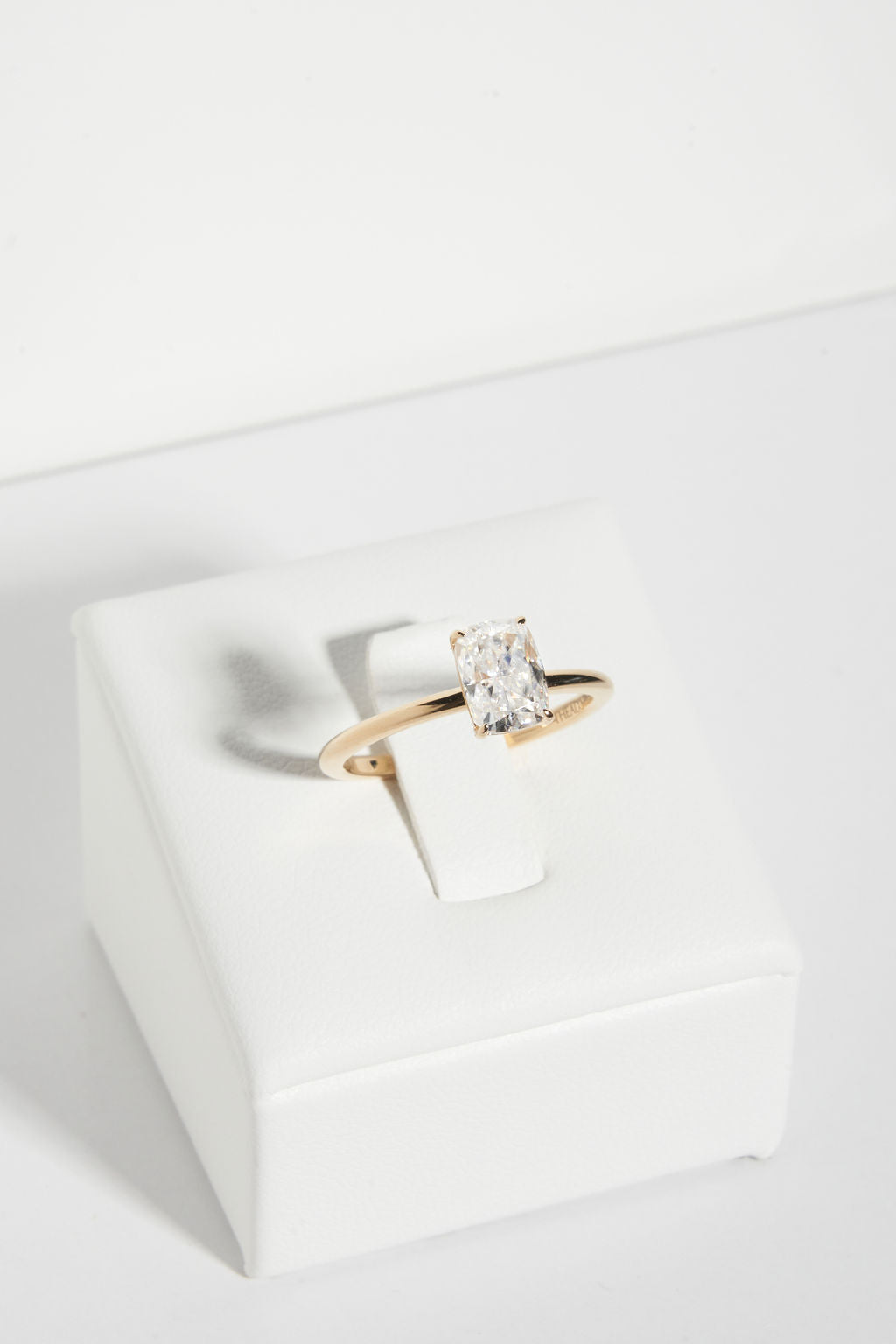 Cushion Solitaire (Elongated)