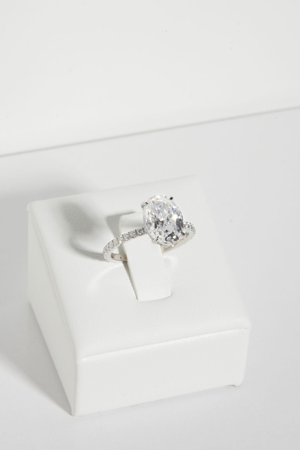 Oval Solitaire