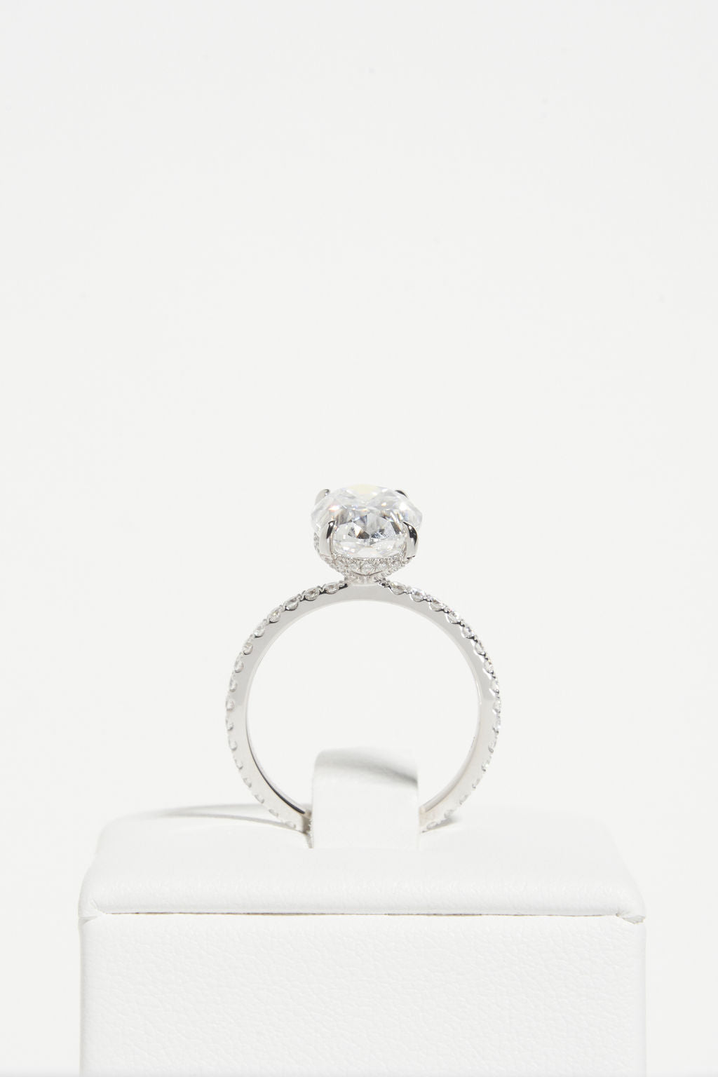 Oval Solitaire