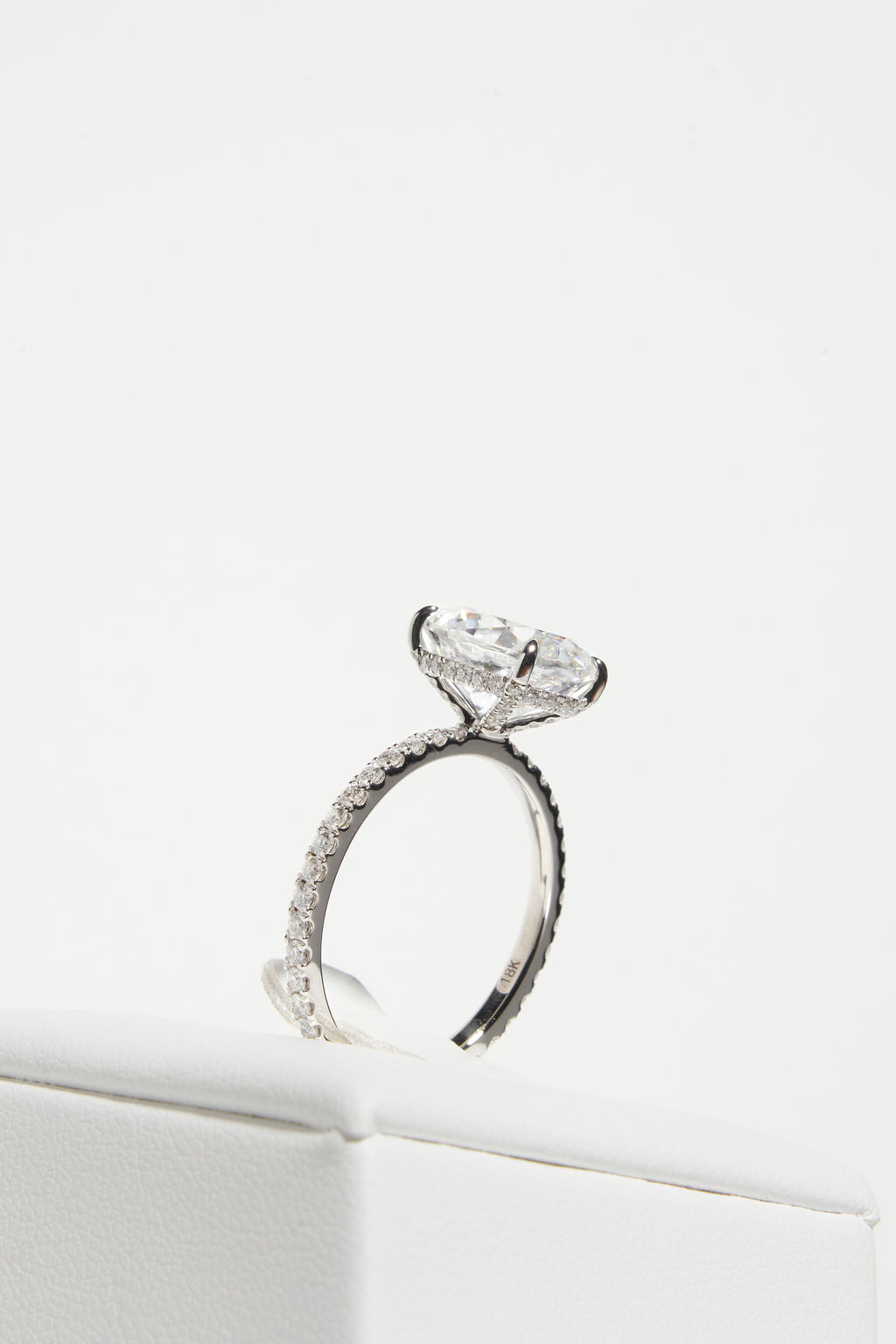 Oval Solitaire