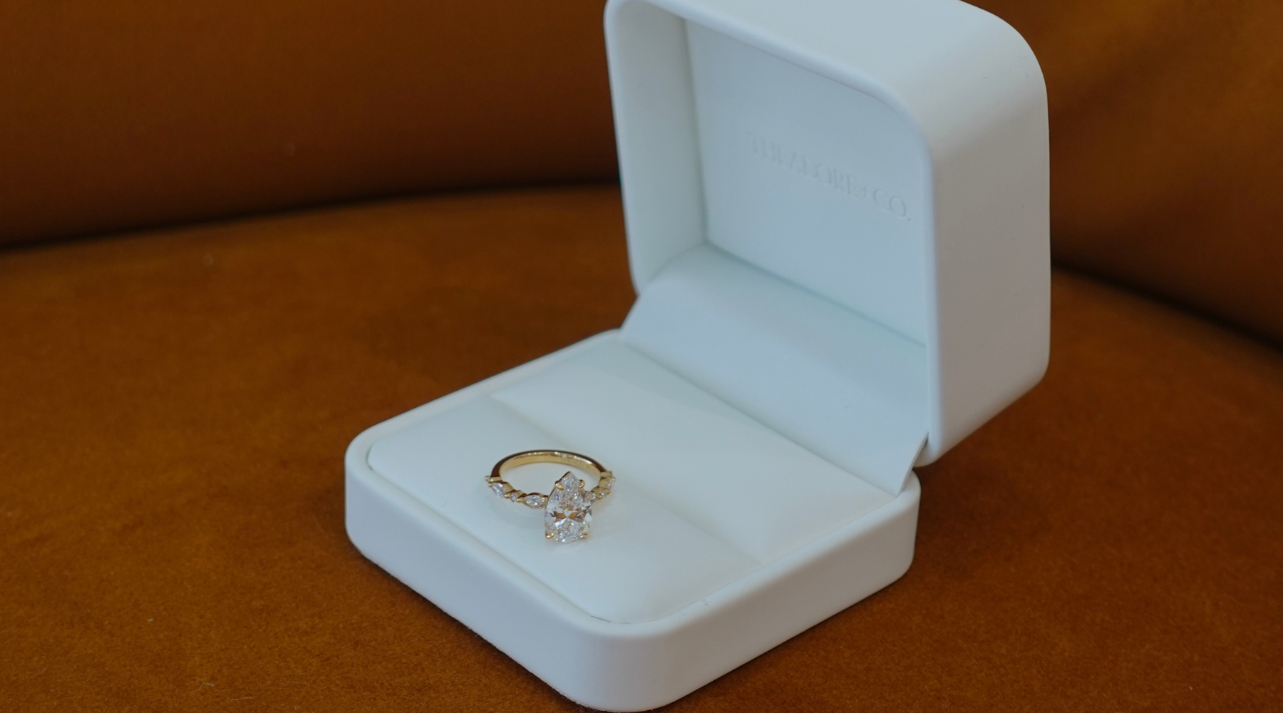 Custom vs Ready-to-Wear Rings