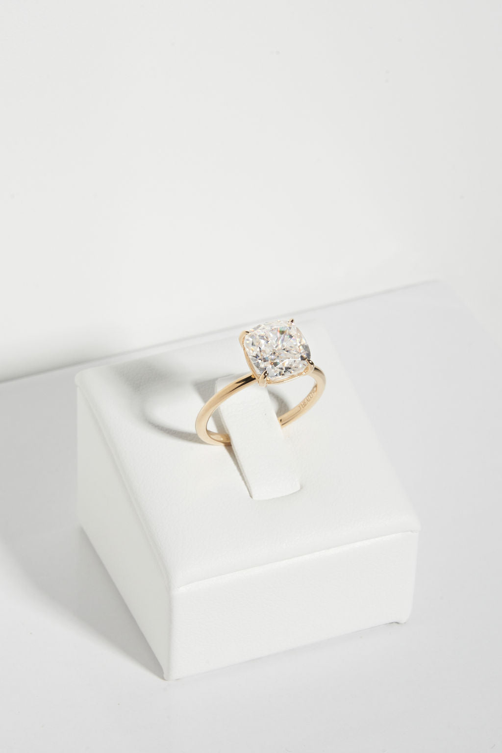 Cushion Solitaire (Square)